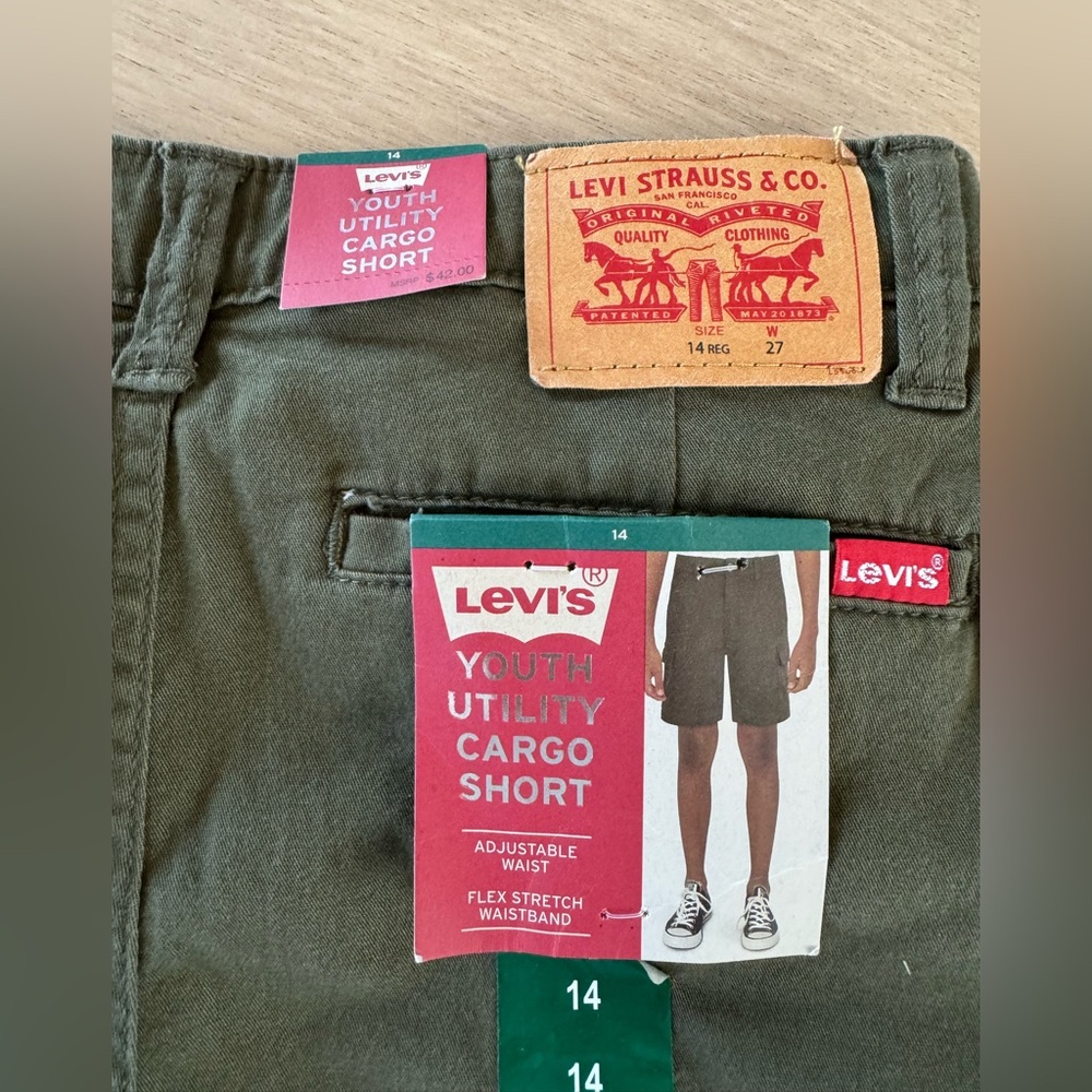 Levi's Youth Boys Utility Cargo Shorts- Size 14, Waist 27, NWT - Picture 3 of 6